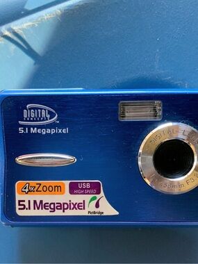 Vintage 5.1MP Blue Compact Digital Camera